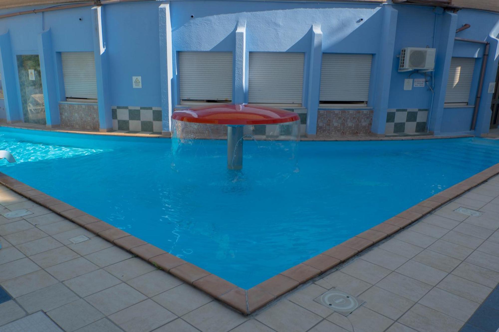 Hotel Albatros Розето-дельи-Абруцци Экстерьер фото