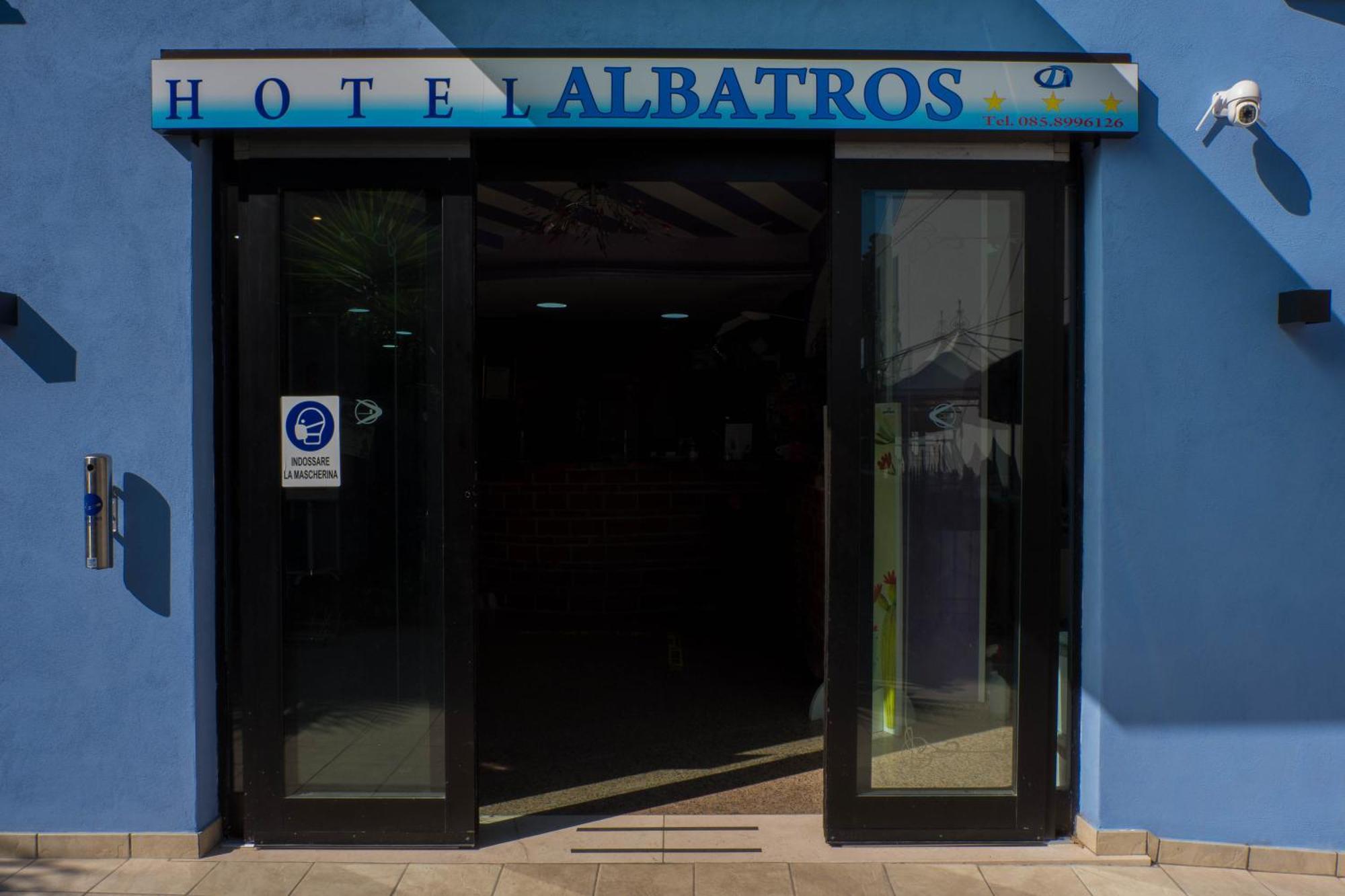 Hotel Albatros Розето-дельи-Абруцци Экстерьер фото