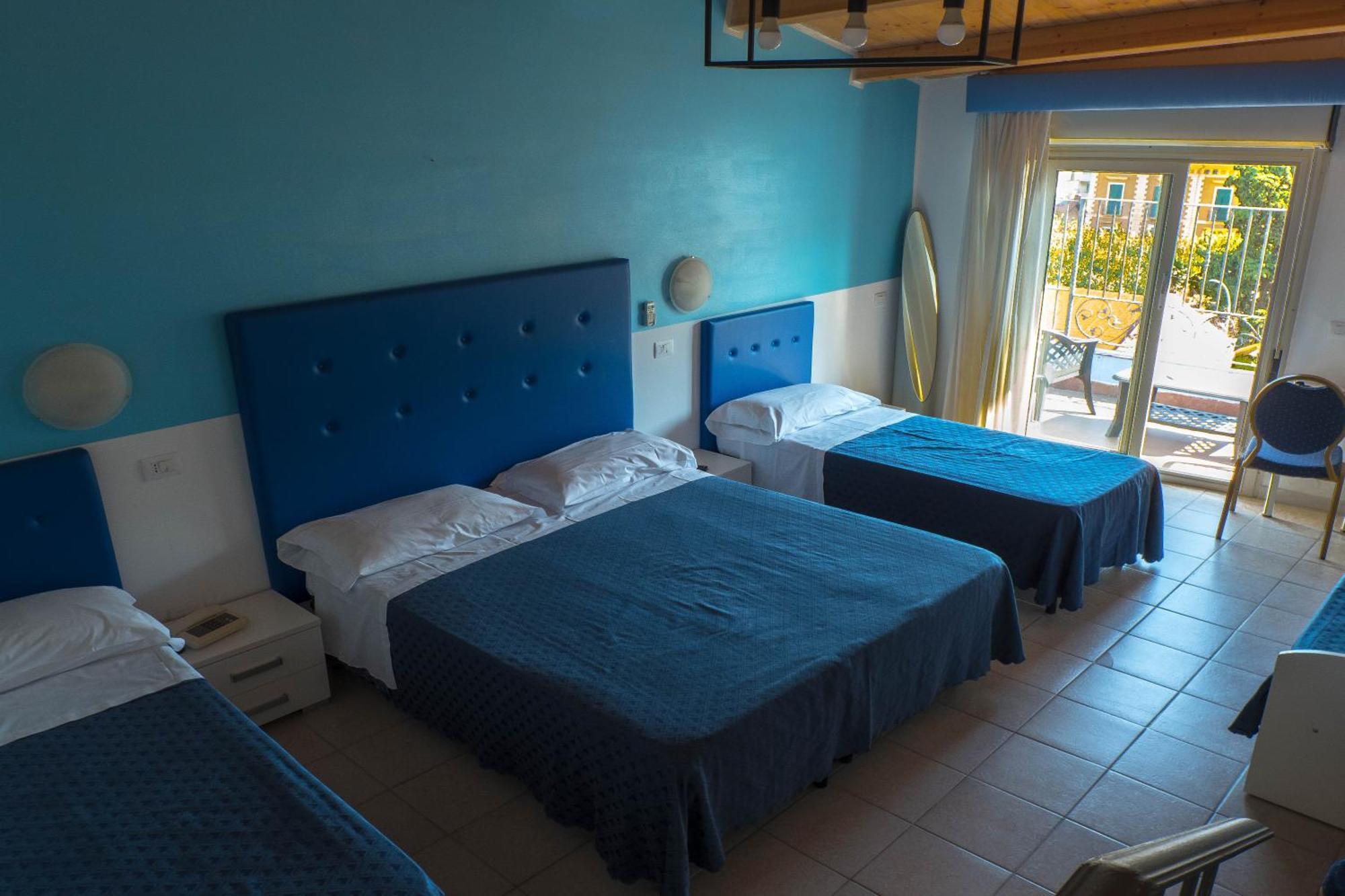 Hotel Albatros Розето-дельи-Абруцци Экстерьер фото
