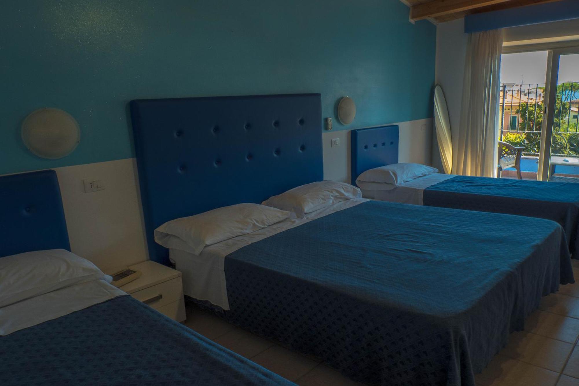 Hotel Albatros Розето-дельи-Абруцци Экстерьер фото