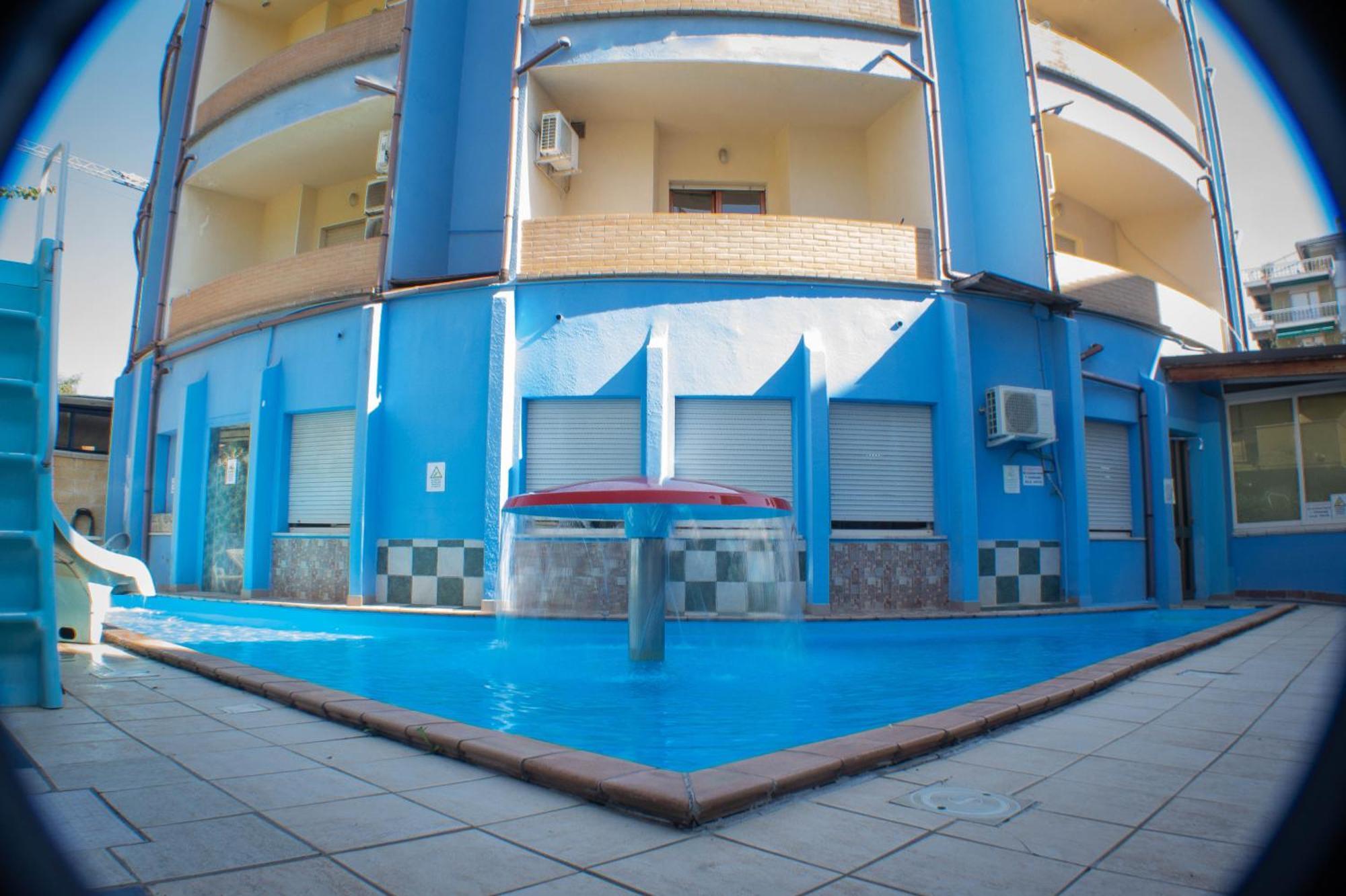 Hotel Albatros Розето-дельи-Абруцци Экстерьер фото