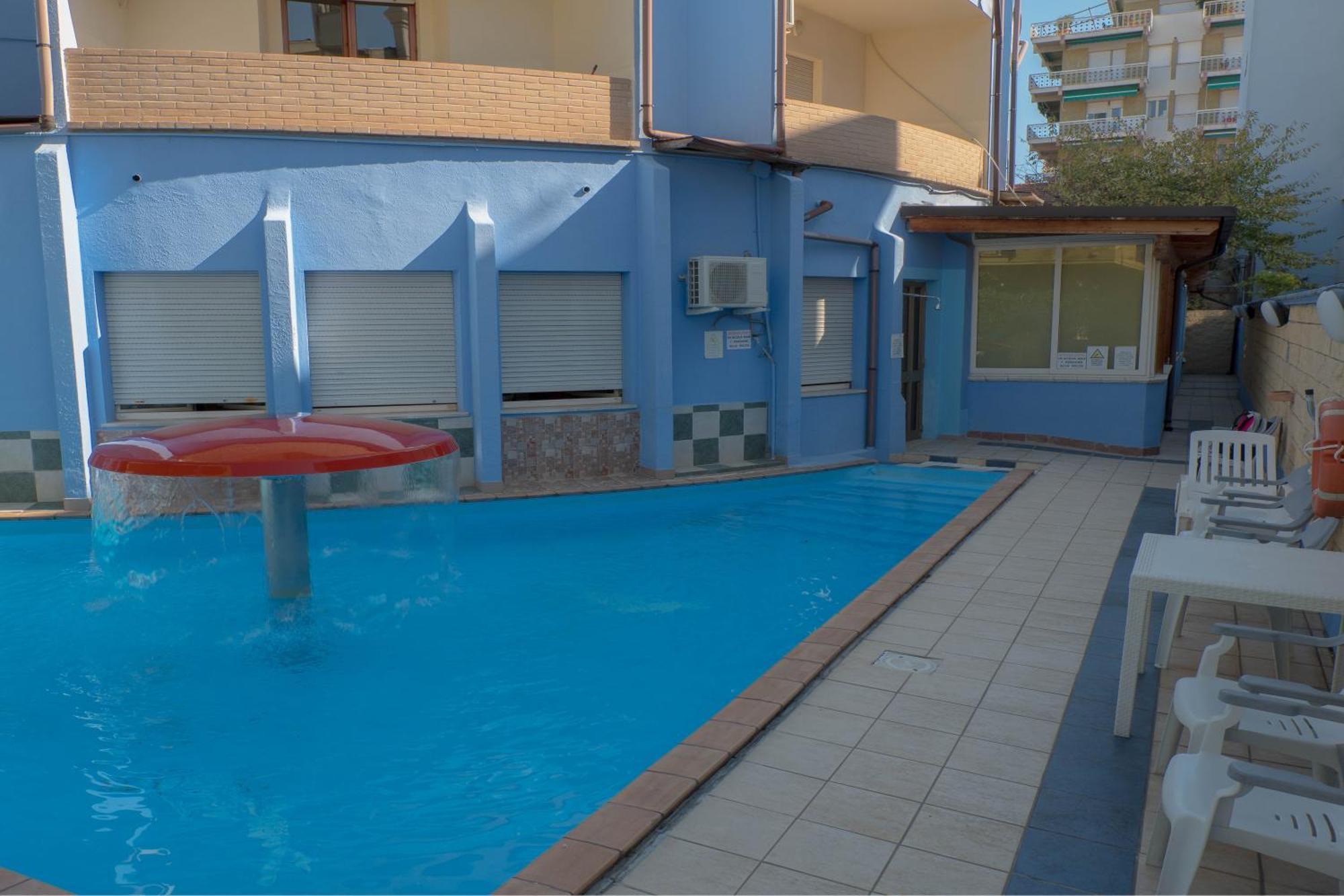 Hotel Albatros Розето-дельи-Абруцци Экстерьер фото