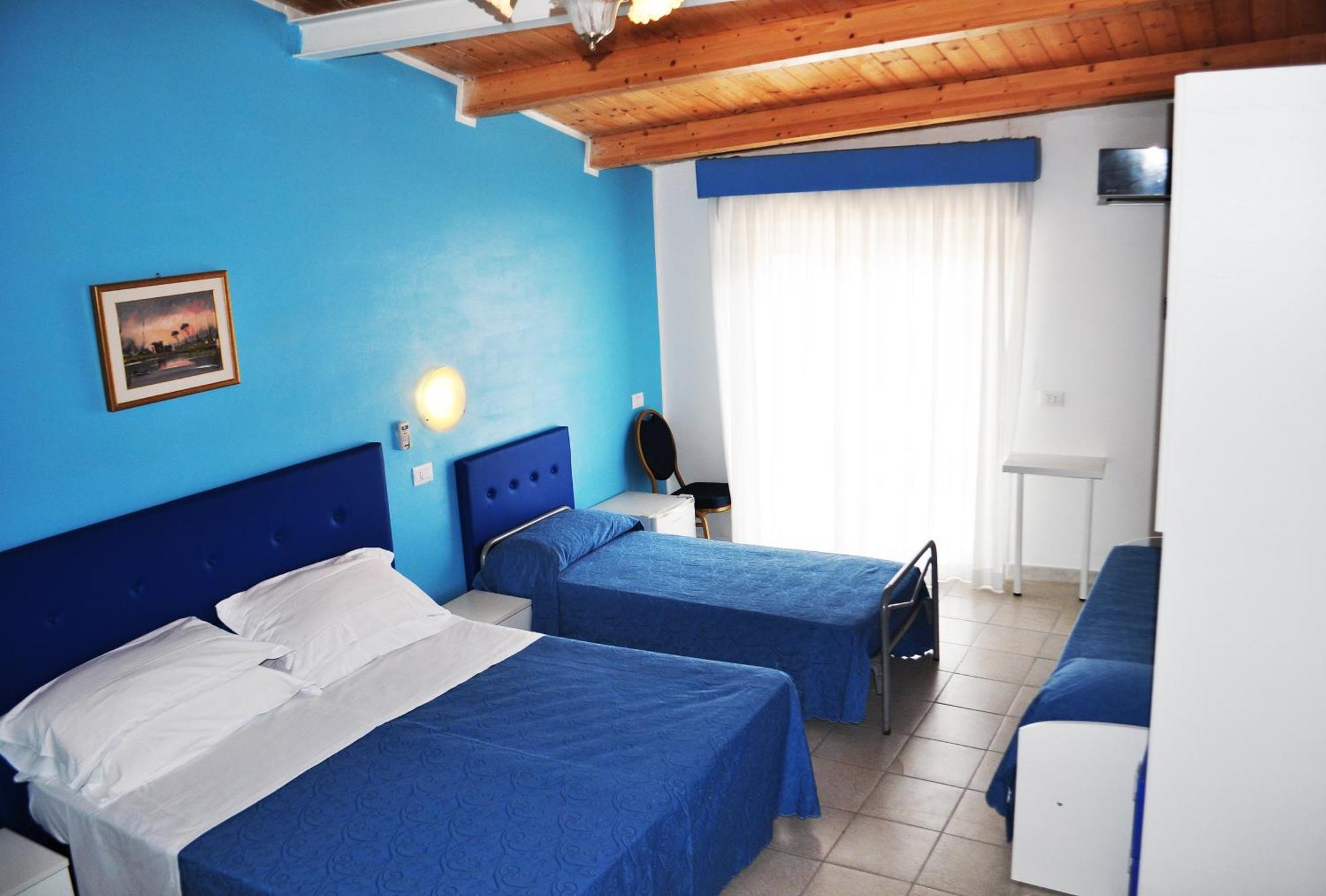 Hotel Albatros Розето-дельи-Абруцци Экстерьер фото