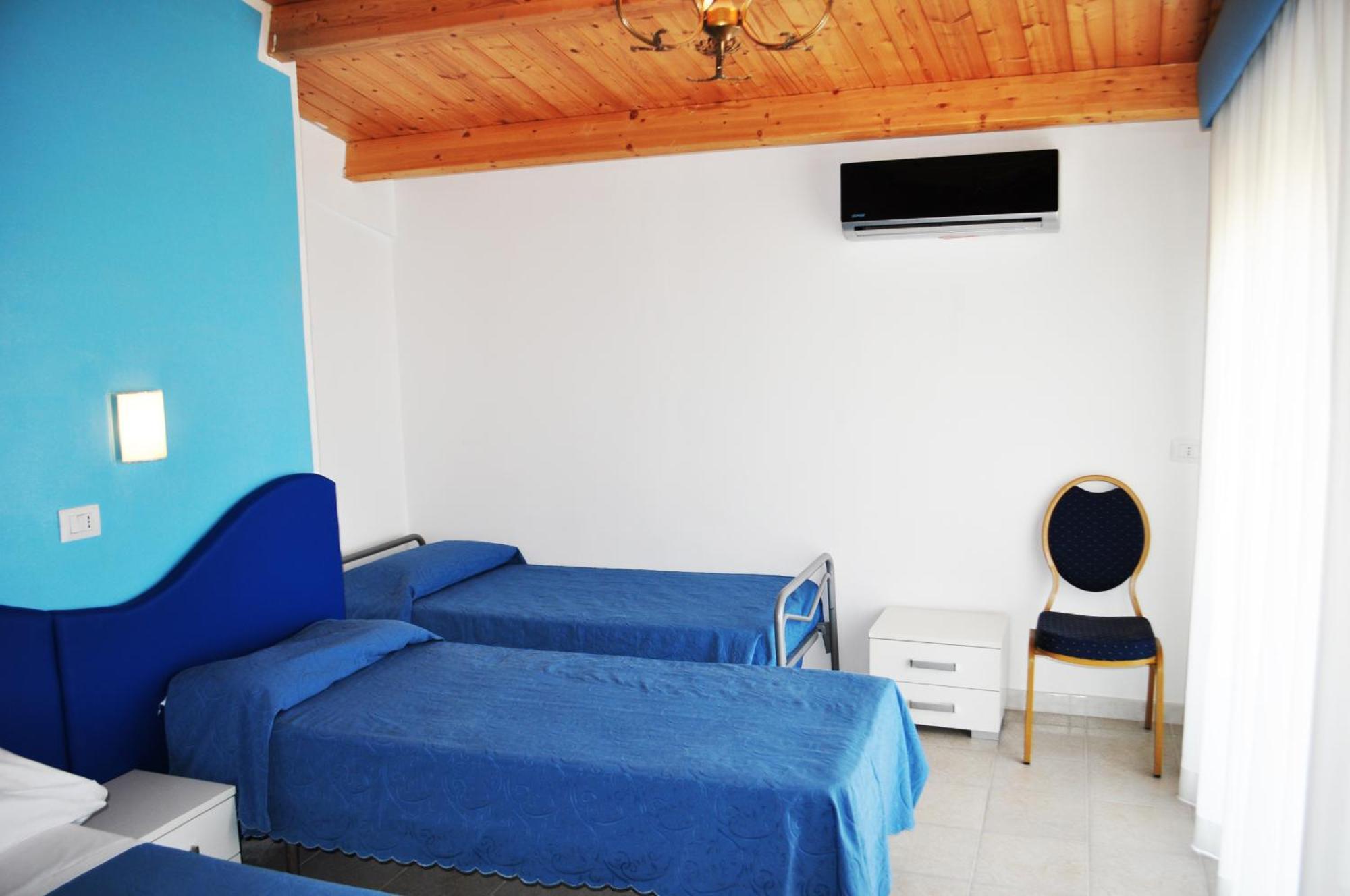 Hotel Albatros Розето-дельи-Абруцци Экстерьер фото