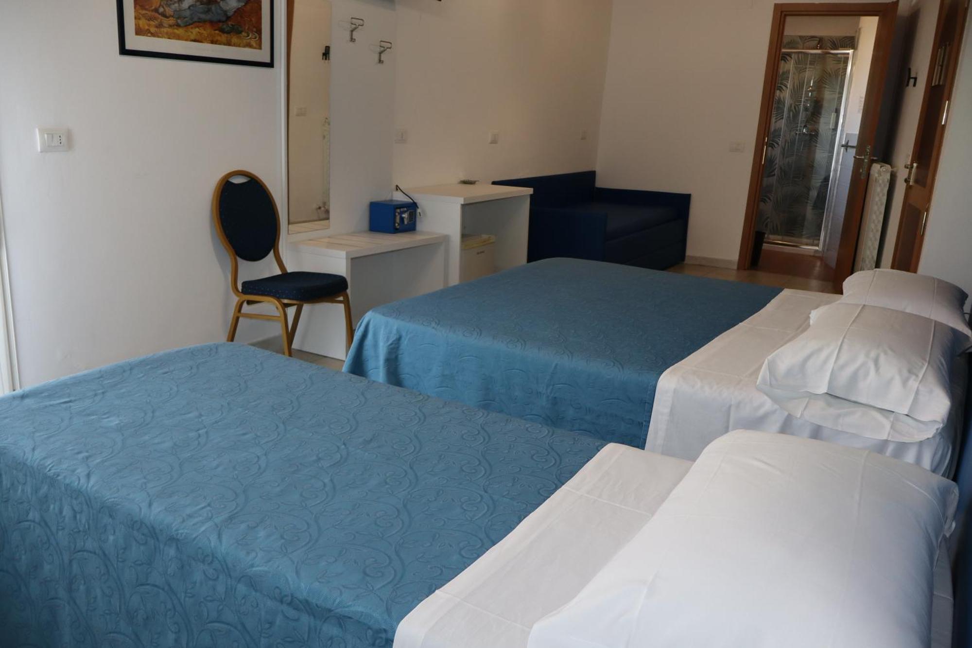 Hotel Albatros Розето-дельи-Абруцци Экстерьер фото