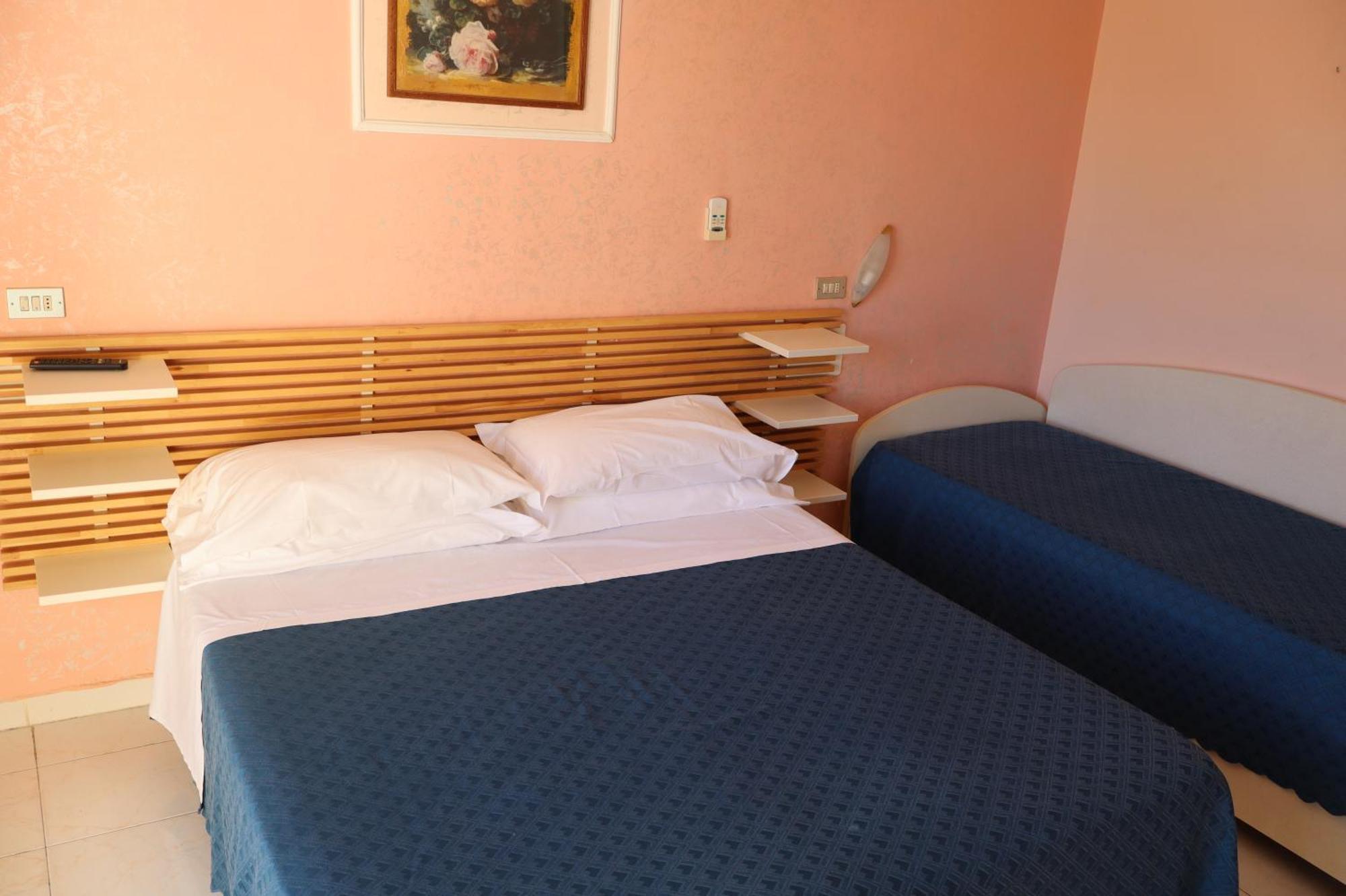 Hotel Albatros Розето-дельи-Абруцци Экстерьер фото